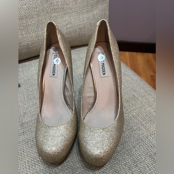 Steve Madden Gold Glitter platform Heels​ - Picture 3 of 3